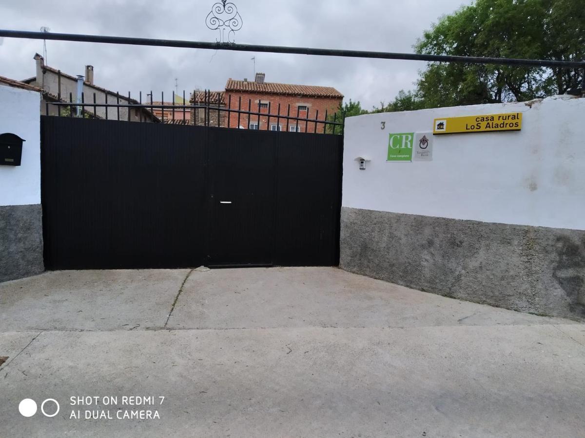 Los Aladros La Puebla De Valverde Bagian luar foto